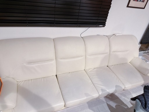 合皮　4人掛けローソファー