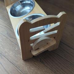 犬、猫　高さ調整可能なフードスタンドの画像