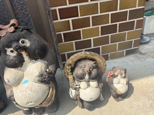 信楽焼のたぬき置物4体セットです。