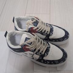 お洒落スニーカー25cm無料ですの画像