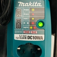 マキタ DC10WA 充電器　中古品　の画像