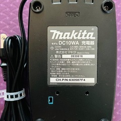マキタ DC10WA 充電器　中古品　の画像