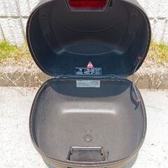 GIVI バイク リアボックス 箱  トップケース ベース 金具付きで直ぐ使えますの画像