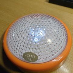 プッシュスイッチ付きライト　　現在使用中　直径14cm　乾電池入れていますの画像