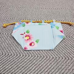 浴衣に合う花柄の巾着袋の画像