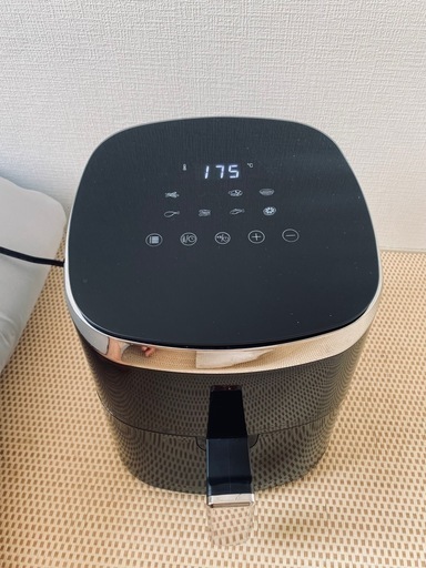 エアフライヤー 4.5リットル大容量 ノンオイル LEDディスプレイ タッチパネル タイマー 温度調節　