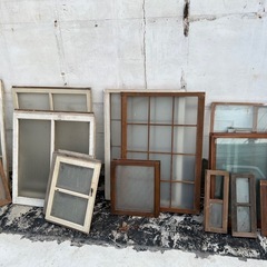 昭和レトロな建具、ガラスの画像