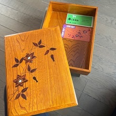 桜川貝入鉄仙　木の入れ物
の画像