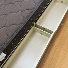ダブルベッド(引き出し付き)の画像