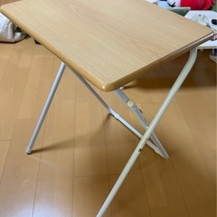 折りたたみ式木目調サイドテーブル