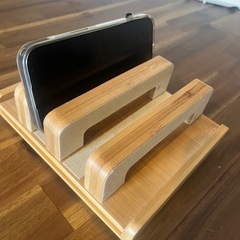竹製スマホスタンドの画像