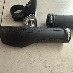 KhodaaBloom【新品未使用】自転車ハンドルグリップ、自転車用ライトの画像