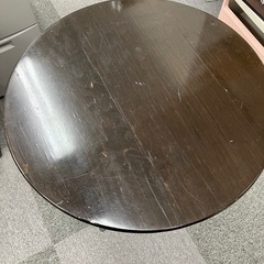 丸いテーブルの画像