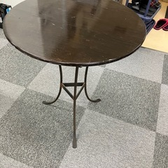 丸いテーブル