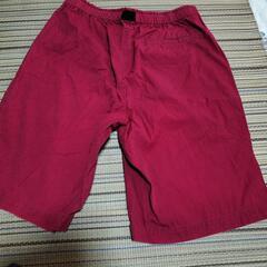 ウエストバンド付きの赤いショートパンツ　Мサイズ位メンズの画像