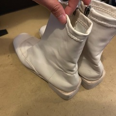 アイボリー靴の画像