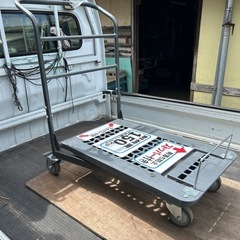 ストアカート　ワンタッチブレーキ付き　荷落ち防止のストッパー付き　150キロ折りたたみ無し
の画像