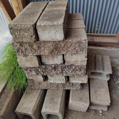 【無料】飾りブロック、笠木、平板、縁石ブロック、U字溝などの画像