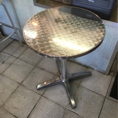 カフェテーブルの画像