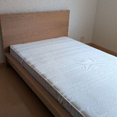 セミダブルベット　イケア　マットレスとフレームの画像