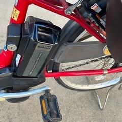 赤 電動アシスト自転車 チャイルドシート付きの画像
