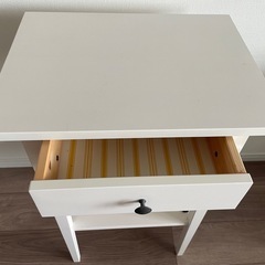【IKEA】ベッドサイドテーブルの画像