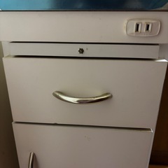 引き取りに来てくださる方に無料で差し上げます　キッチンサイドカウンター
の画像
