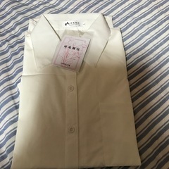 女性の白長袖新品未使用タグ付き