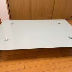ニトリガラステーブルの画像