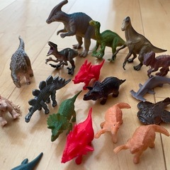 恐竜フィギュアの画像