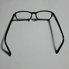 黒縁メガネの画像