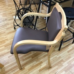 ニトリ 木製チェア  アームチェア　カトレアの画像
