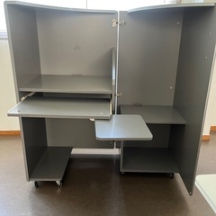 小さくたためるPCデスクの画像