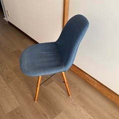 イームズチェア
の画像