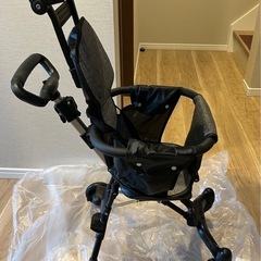 軽量折りたたみ 4輪ストローラー サンルーフ付きの画像