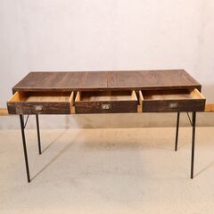 使い込まれた風合いが味わいのあるヴィンテージ調のコンソールテーブルです。ヒノキ古材とアイアンを組み合わせたラフで無骨なスタイルの作業机。西海岸テイストやブルックリンスタイルなどの男前インテリアに♪の画像