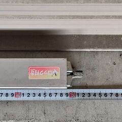 ラッシングバー　2トントラック　ロング車で使用していた中古品です。 ロック付き 荷物止め・固定など　内寸150cm～167cm　確かなサイズは写真で確認してください。の画像