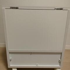 キャスター付きドレッサー　の画像