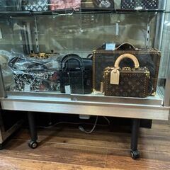 コレクションケース　ガラス棚　ショーケース　2台の画像