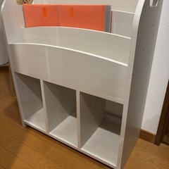絵本ラックの画像