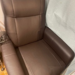  幅広いサロンメニューに対応可能なリクライニングチェアの画像