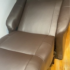  幅広いサロンメニューに対応可能なリクライニングチェアの画像