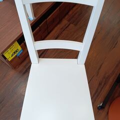 IKEA　BERTIL　ダイニングチェア　木製　ウッド　ホワイト　白　サイズ（約）幅39×奥43×高86　　■近隣配送無料 買取GO‼　栄和店の画像