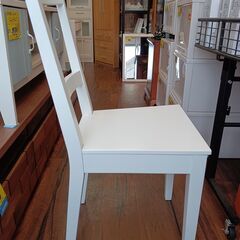 IKEA　BERTIL　ダイニングチェア　木製　ウッド　ホワイト　白　サイズ（約）幅39×奥43×高86　　■近隣配送無料 買取GO‼　栄和店の画像