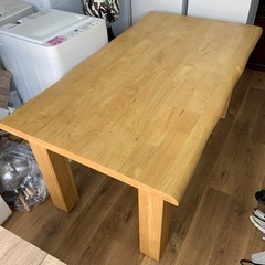 ダイニングテーブルの画像