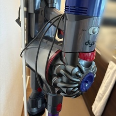 【ジャンク品】ダイソン Dyson V8 Slim Fluffy コードレス掃除機 スタンド付きの画像