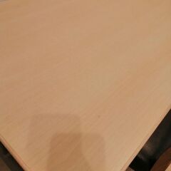 会議用の折りたたみ机の画像