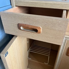 【木製の食器棚／収納棚 お譲りします】の画像