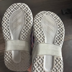 13.5センチadidasスニーカーの画像