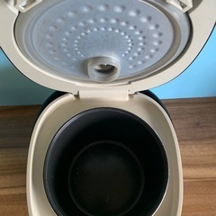 EJ489番 KOM マイコン式炊飯器 HR-05
の画像